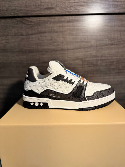 Trainer sneaker color white and black